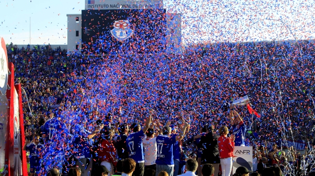 Delegación de la U viaja a Europa para visitar estadios