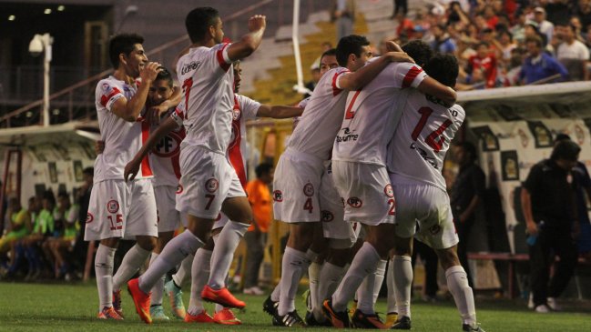 Unión San Felipe recibe a Curicó Unido con la idea de mantener el liderato en la Primera B