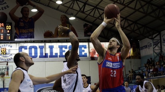 U. Católica venció a Colo Colo y entró a los play-offs de la Liga Nacional