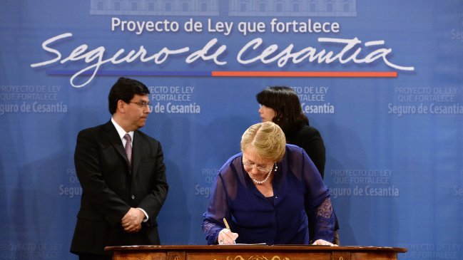 Presidenta Bachelet firmó proyecto que fortalece el seguro de cesantía