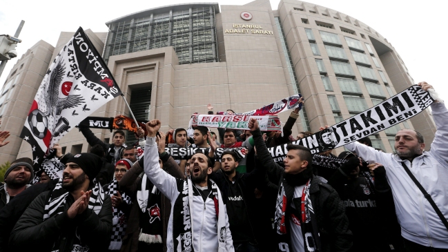 Justicia turca abrió proceso que pide cadena perpetua para 35 hinchas de Besiktas