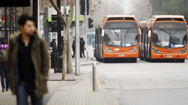 Transantiago implementa plan especial de buses por fiestas de fin de año