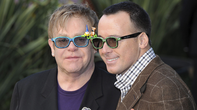Elton John y David Furnish planean casarse en una ceremonia privada