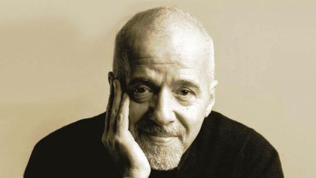 Paulo Coelho ofrece comprar 