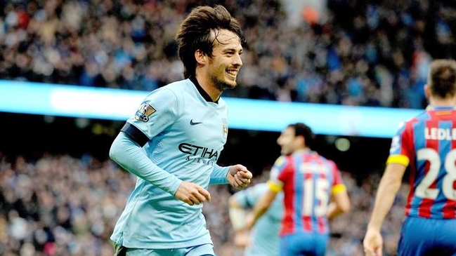 Manchester City de Manuel Pellegrini goleó y es uno de los líderes de la Liga Premier