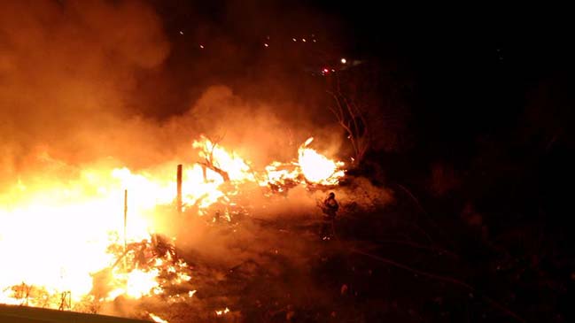 Incendio en bodegas de Quinta Normal moviliza a Bomberos