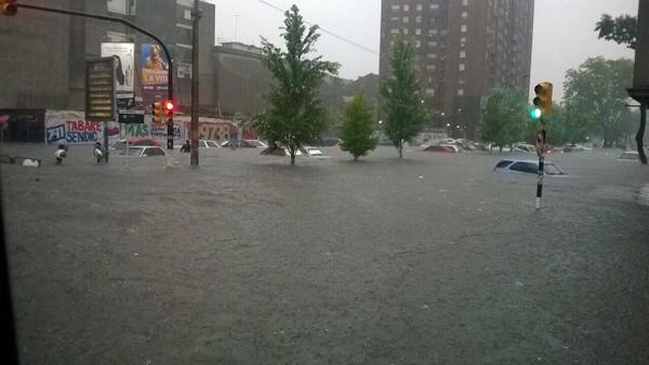 Treinta minutos de lluvia provocaron inundaciones en Montevideo