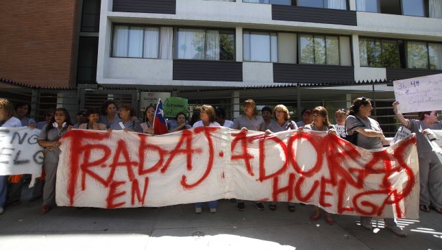 Enfermeras en huelga denuncian que las reemplazan con menores de edad