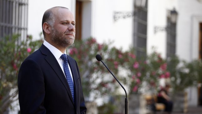 Ministro Elizalde defendió la agenda laboral y fustigó críticas de la Alianza