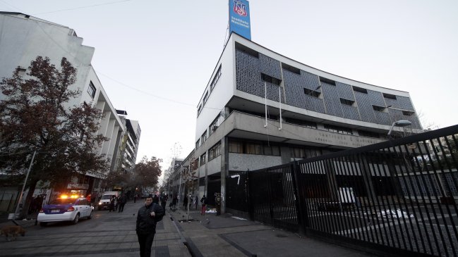 Rector del Instituto Nacional fustigó declaraciones de Zolezzi basadas 