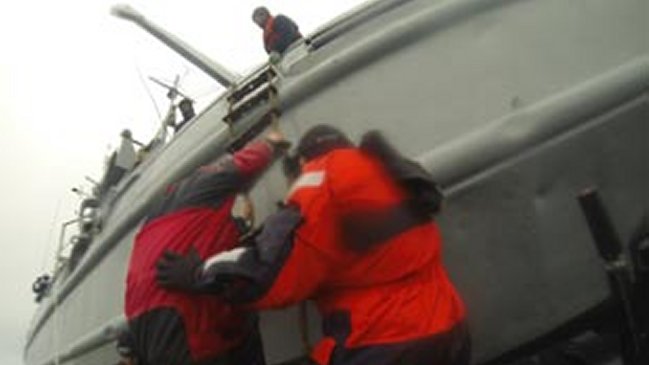 Armada argentina rescató a tripulantes de un velero polaco en la Antártida