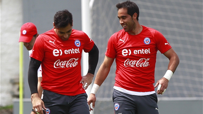 Johnny Herrera: Regalé siete años y no pude disputar el puesto de la selección con Bravo