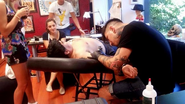 Diego Maradona se hizo un polémico tatuaje referente a su novia