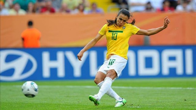 Marta considera que el fútbol femenino aún enfrenta prejuicios en Brasil