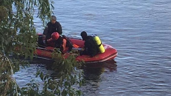 Equipos de emergencia rescataron cadáver de conductor que cayó al río Biobío