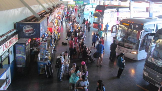 Comenzó el primer flujo de veraneantes en el terminal de Talca