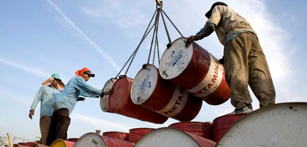 Precio del petróleo cayó bajo los 50 dólares por barril