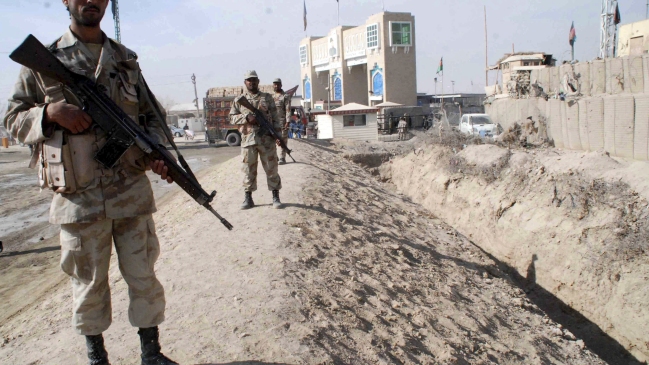 Pakistán aprobó tribunales militares para terrorismo luego de matanza en escuela