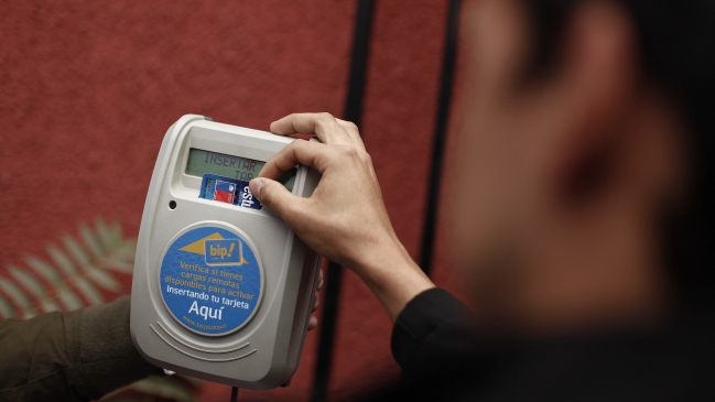 Gobierno advirtió que transportistas no pueden condicionar uso del pase escolar en verano