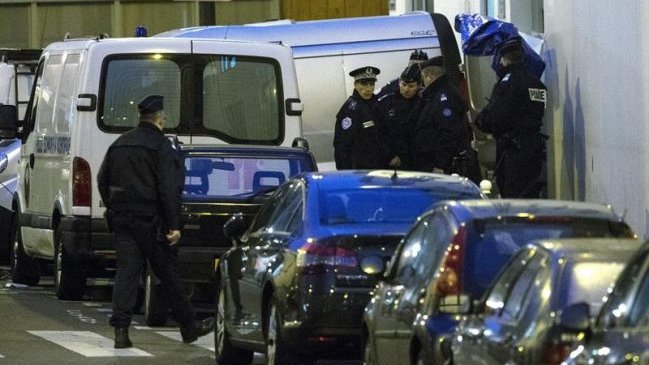 Menor de los involucrados en atentado de París se entregó a la policía