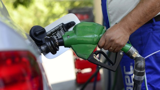 Precio de las bencinas bajará hasta 20 pesos este jueves