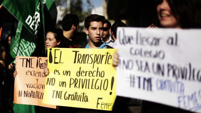 Estudiantes exigieron gratuidad gradual de la tarifa escolar