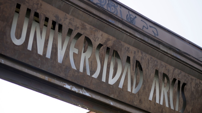 Rectora de U. Arcis reconoció problemas financieros pero descartó irregularidades