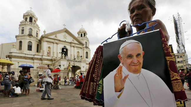 Policías de Filipinas usarán pañales desechables durante visita del papa Francisco