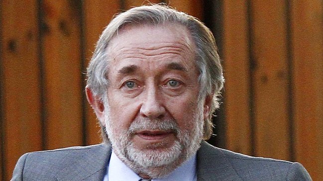 Jovino Novoa volvió a Chile en silencio