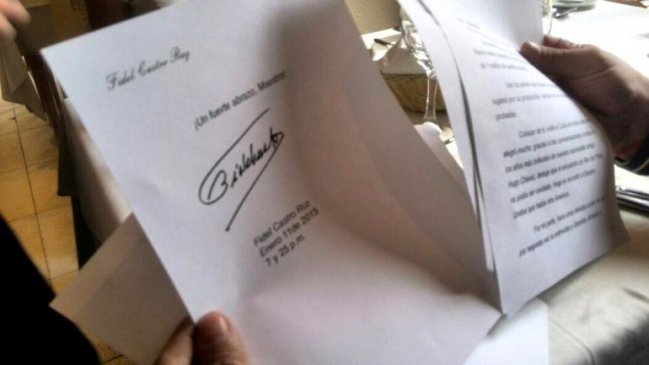 Maradona mostró carta de Fidel Castro para desmentir su muerte
