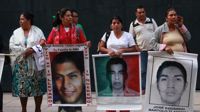 Padres de 43 desaparecidos pidieron al Gobierno investigar al Ejército