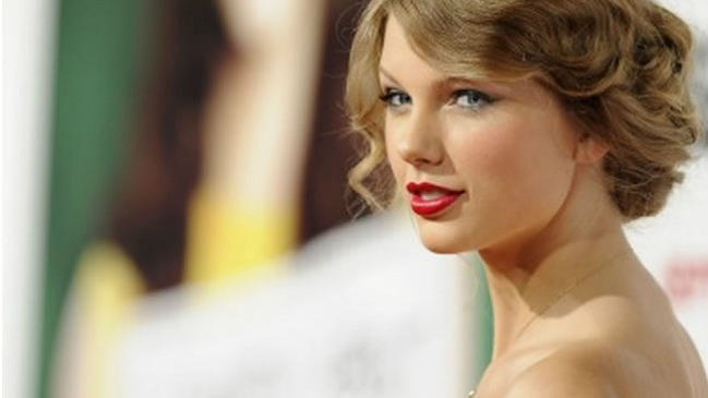 Cantante Taylor Swift envió de regalo 1.989 dólares a una fanática
