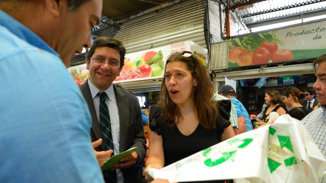 Gobierno busca regular uso de bolsas plásticas en Chile