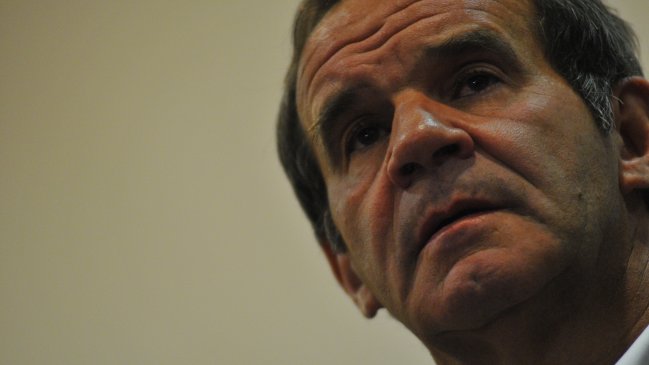 Allamand fustigó rechazo a indicación que permitía financiamiento compartido