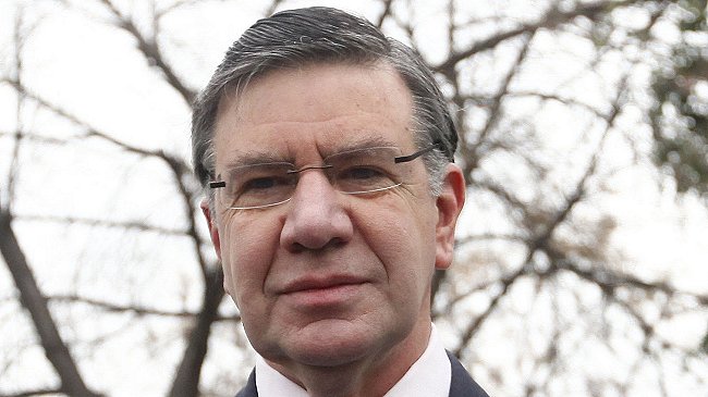 Fiscal Carlos Gajardo citó a declarar a la secretaria de Joaquín Lavín