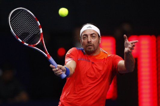 Nicolás Massú avanzó a semifinales en torneo de veteranos en Argentina