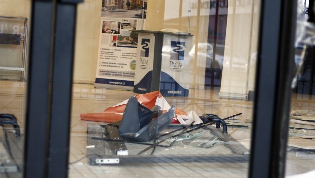 Bombazo afectó a sucursal de Banco Internacional en Cerrillos