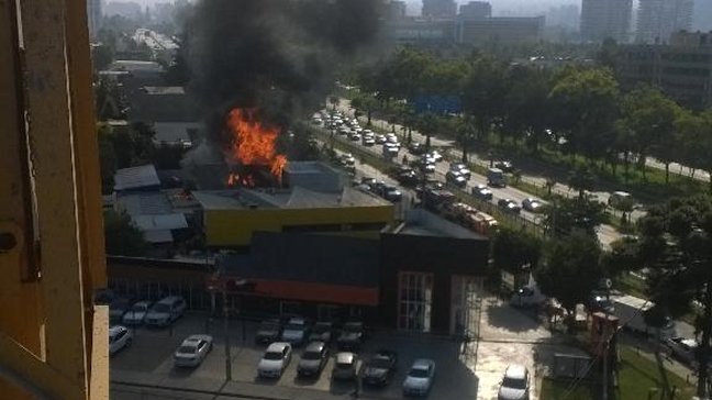 Incendio en Vitacura movilizó a Bomberos