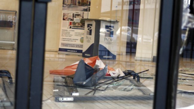 Bombazo afectó a sucursal de Banco Internacional en Cerrillos