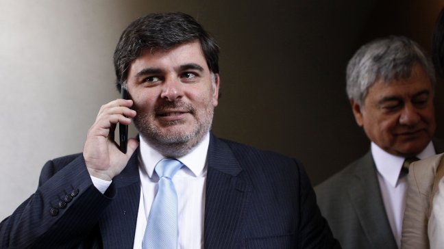 Vacaciones de Burrows obligan a nombrar nuevo ministro subrogante