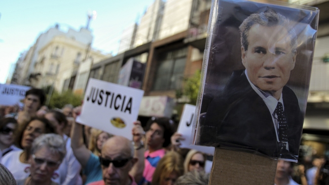 Nuevos peritajes descartan teoría de suicidio de fiscal Nisman