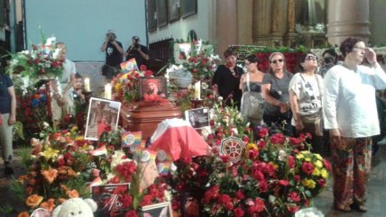 Pedro Lemebel recibe su último adiós en iglesia de la Recoleta Franciscana