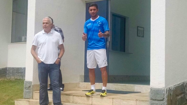 Eugenio Mena se hizo los exámenes médicos en Cruzeiro