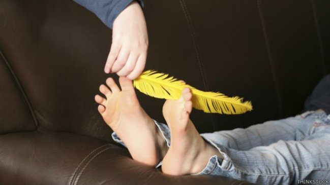 ¿Por qué no podemos hacernos cosquillas a nosotros mismos?