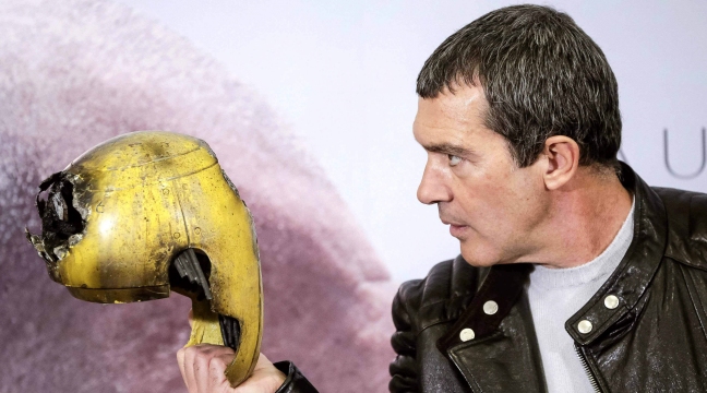 El estado natural de los artistas es la crisis y el caos, dice Banderas