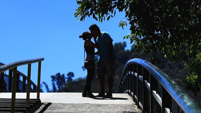 El 15 por ciento de los chilenos vive en pareja sin estar casado