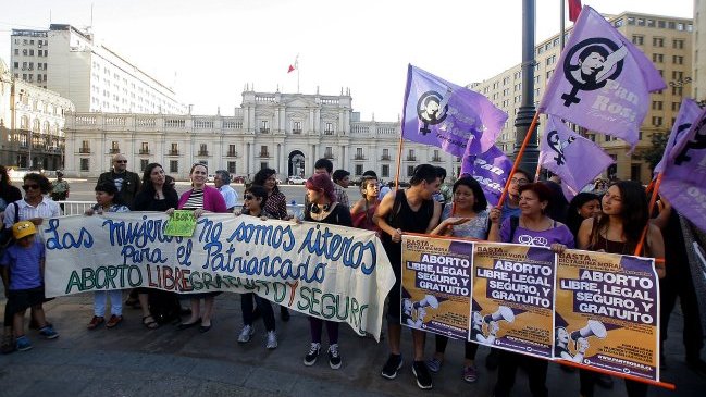 Más centros asistenciales se suman a postura de la UC y vetan abortos