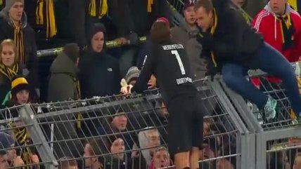 Jugadores de Borussia Dortmund calmaron a sus fanáticos tras seguir como colistas en la Bundesliga