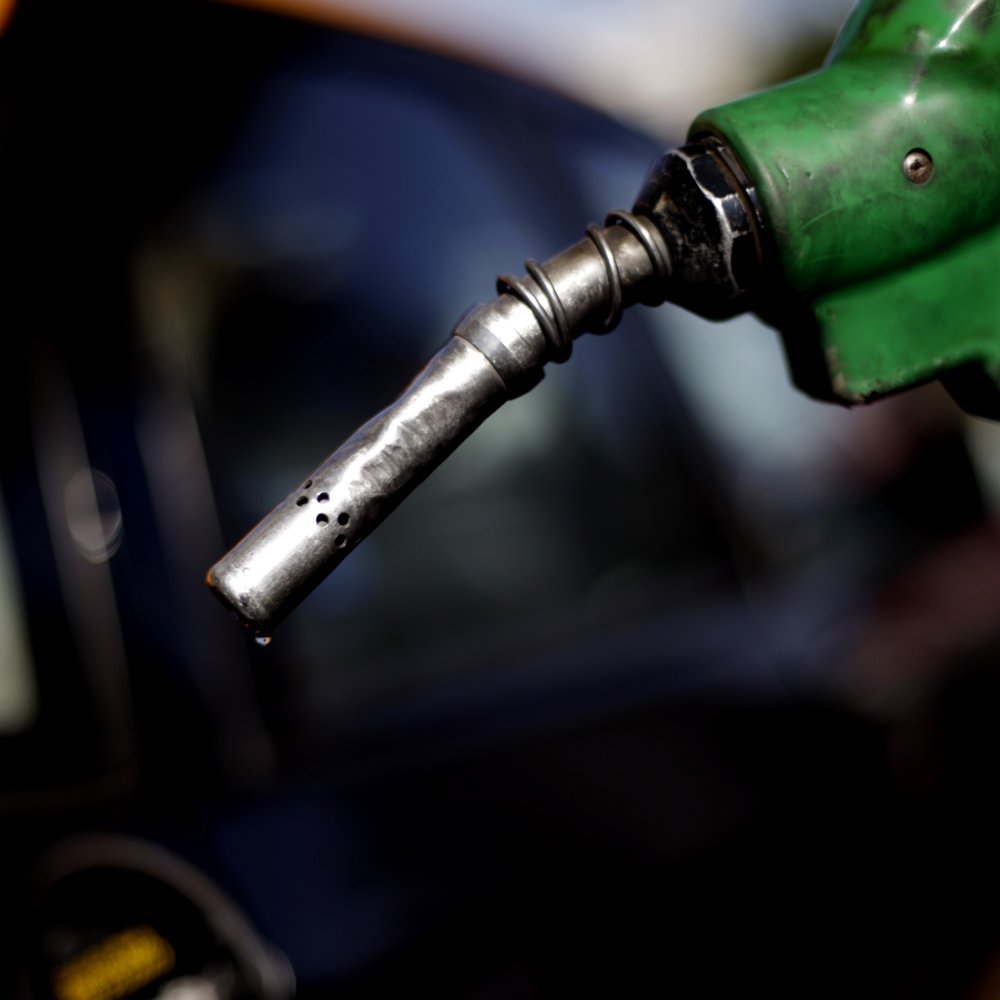 Primera alza en casi cuatro meses: Bencina de 93 sube hasta 5 pesos este jueves