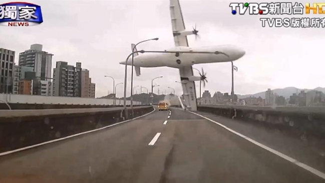Accidente de avión de Taiwán deja una veintena de muertos